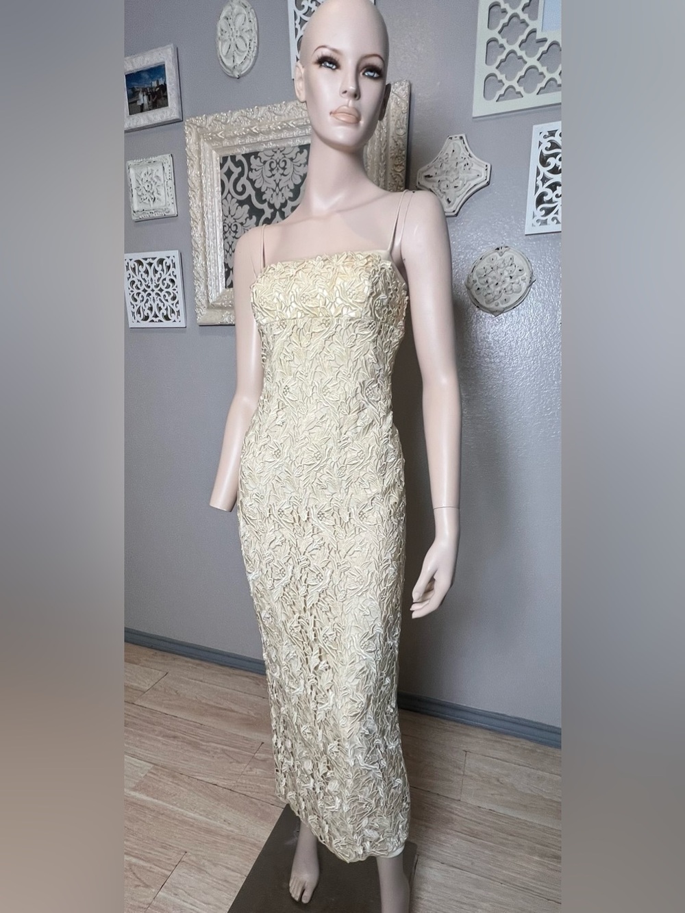Vintage Ling Lace Sheath Evening Dress - Cream - Picture 7 of 12